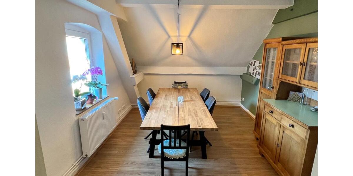 Dachgeschoßwohnung Hünfeld - 5 Zimmer, 110 m&sup2;, 950&euro; | Angebot:25899307