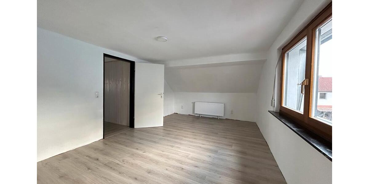 Dachgeschoßwohnung Langenselbold - 3 Zimmer, 72 m&sup2;, 700&euro; | Angebot:26021227
