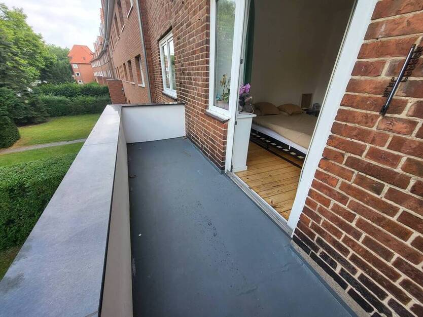 Zentrale Lage: Sanierte 2-Zimmer-Wohnung mit Balkon in HL-St. Jürgen (Nähe Uni), Ratzeburger Allee
