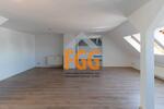 Große 4-R-Wohnung im Dachgeschoß zimmer
