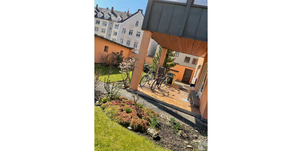 Charmante Altbauwohnung in zentraler Lage – mit Balkonen, Garage 2 zimmer