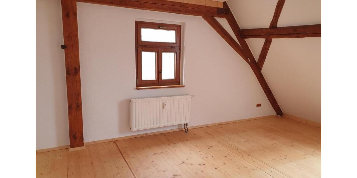Dachgeschoßwohnung Dorfhain - 5 Zimmer, 80 m&sup2;, 560&euro; | Angebot:25795832