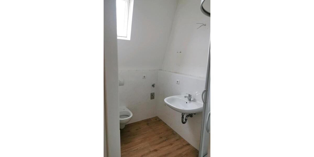 Dachgeschoßwohnung Hohenstein-Ernstthal Ernstthal - 2 Zimmer, 42 m&sup2;, 320&euro; | Angebot:26223315