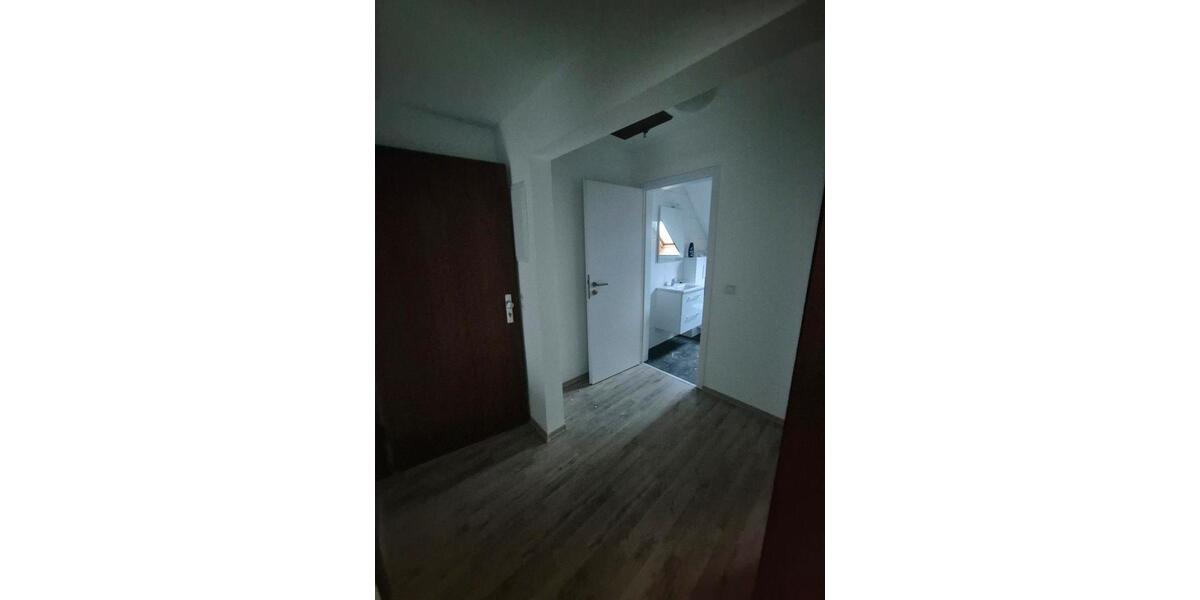 Dachgeschoßwohnung Saarbrücken West - 3 Zimmer, 60 m&sup2;, 450&euro; | Angebot:26025747