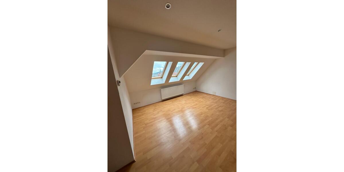 Dachgeschoßwohnung Goslar - 2.5 Zimmer, 90 m&sup2;, 765&euro; | Angebot:26131014