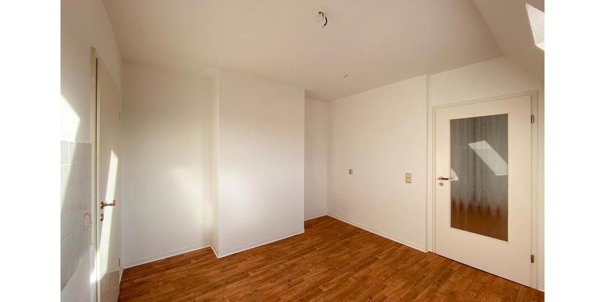 Dachgeschoßwohnung Naumburg (Saale) - 3 Zimmer, 79 m&sup2;, 500&euro; | Angebot:25719590