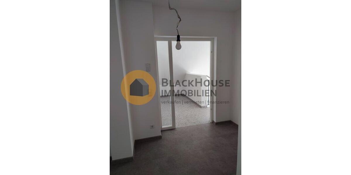 Dachgeschoßwohnung Ingolstadt Südost - 6 Zimmer, 187 m&sup2;, 2.400&euro; | Angebot:24494397