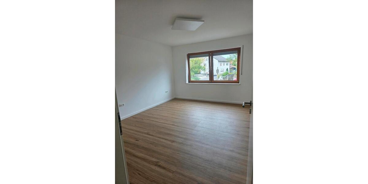 Erdgeschoßwohnung Üchtelhausen - 4 Zimmer, 90 m&sup2;, 1.250&euro; | Angebot:26135685