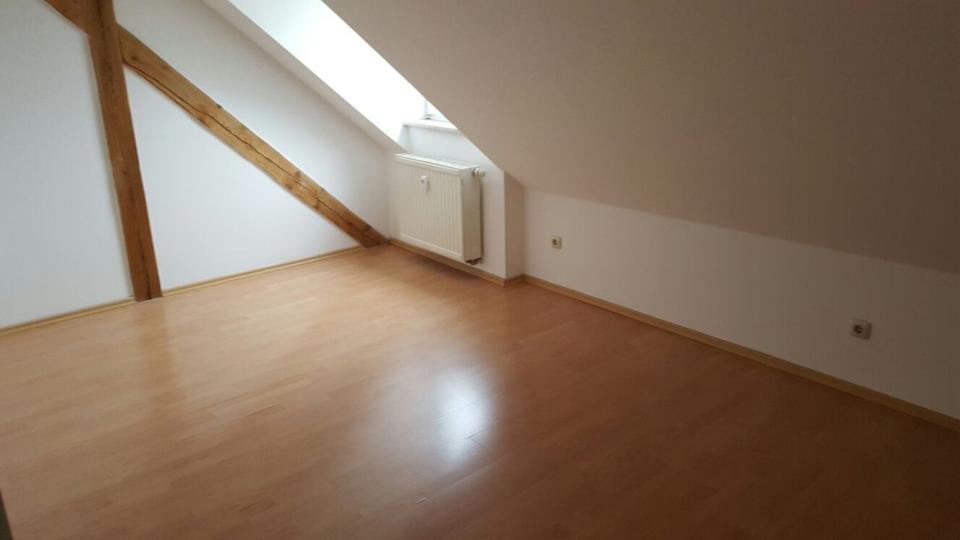 Dachgeschoßwohnung Waldsassen - 3 Zimmer, 90 m&sup2;, 490&euro; | Angebot:24754005