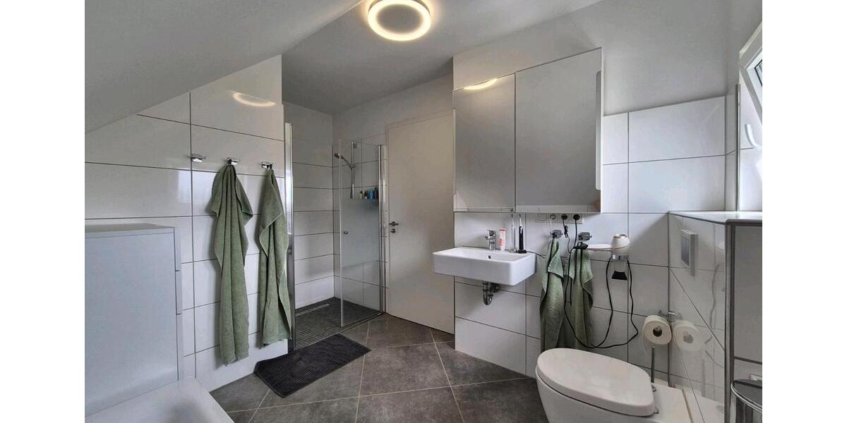 Dachgeschoßwohnung Leichlingen (Rheinland) - 3 Zimmer, 95 m&sup2;, 1.349&euro; | Angebot:26692780