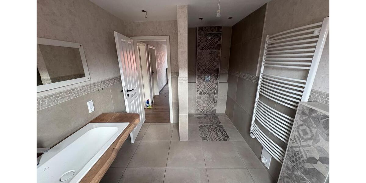 Dachgeschoßwohnung Hage - 3 Zimmer, 80 m&sup2;, 1.100&euro; | Angebot:25161225