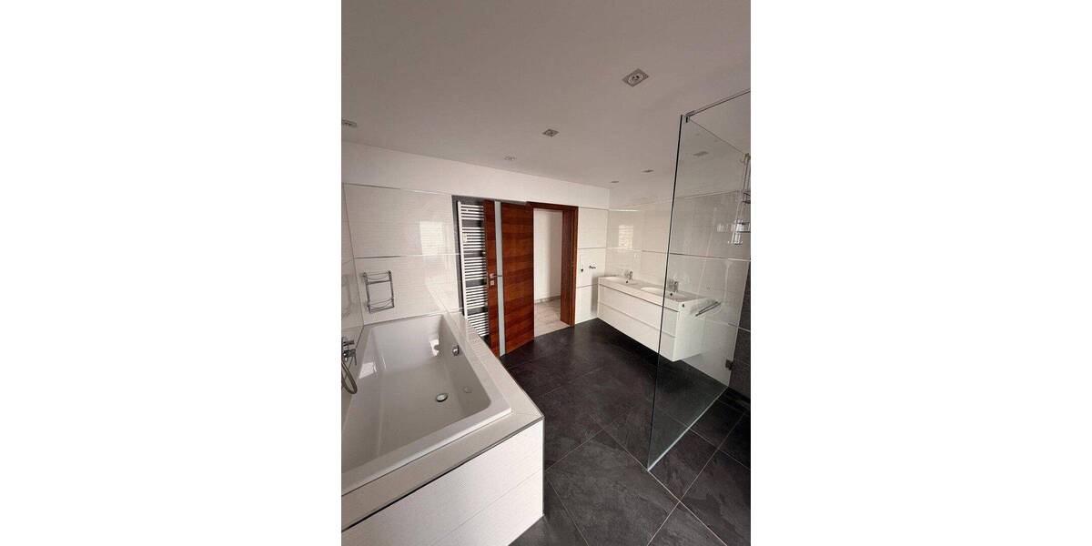 Etagenwohnung Pulheim Brauweiler - 3 Zimmer, 131 m&sup2;, 1.700&euro; | Angebot:26867370