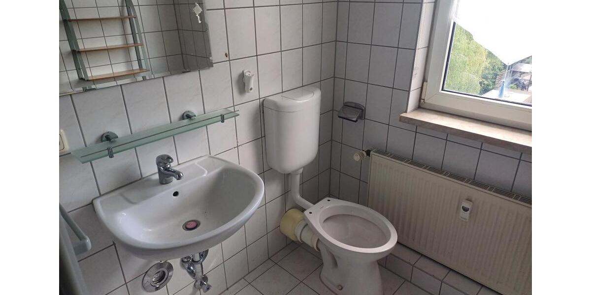 Dachgeschoßwohnung Apolda - 3 Zimmer, 75 m&sup2;, 395&euro; | Angebot:25540079
