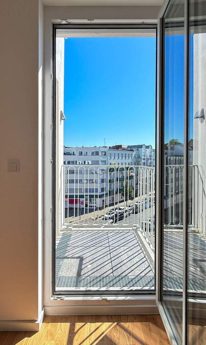 Schlau und effizient geschnittene Wohnung - Bodentiefe Fenster, viel Licht und mitten in der Stadt 2 zimmer