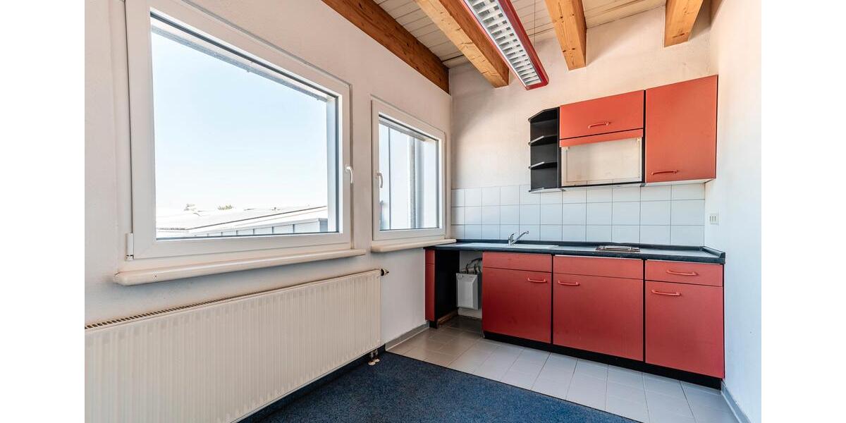 SMARTINSPECT BASE - Großer Showroom mit darüberliegender Büroeinheit im Industriepark Ellwangen zimmer