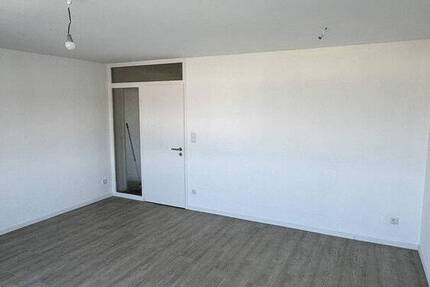 Frisch sanierte 2-Zimmer-Wohnung mit neuer EBK und Garage