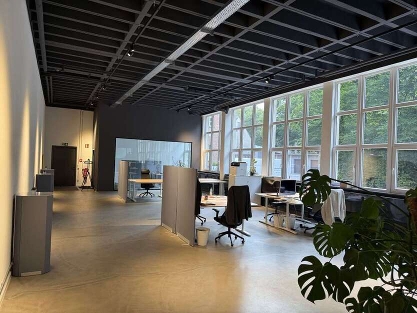 Büro in Augsburg 2.366 € 215.04 m²