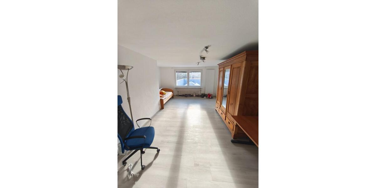 Etagenwohnung Waldbröl - 8 Zimmer, 220 m&sup2;, 1.200&euro; | Angebot:25253043