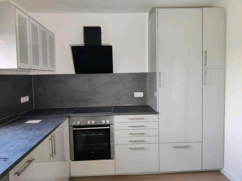 Ab Sofort Bezugsfreimit Einbauküche NEU sanierte 3 Zimmer