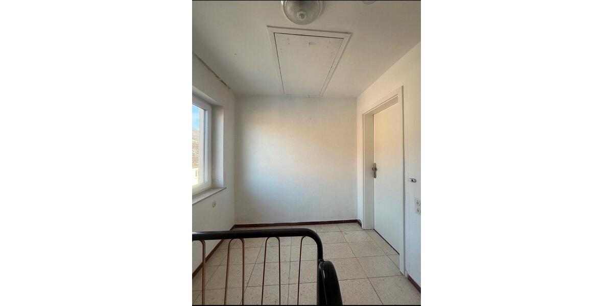 Dachgeschoßwohnung Kuchen - 3.5 Zimmer, 65 m&sup2;, 650&euro; | Angebot:25103993