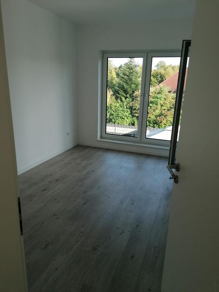 Moderne 5-Zimmer-Doppelhaushälfte mit Garten zu vermieten