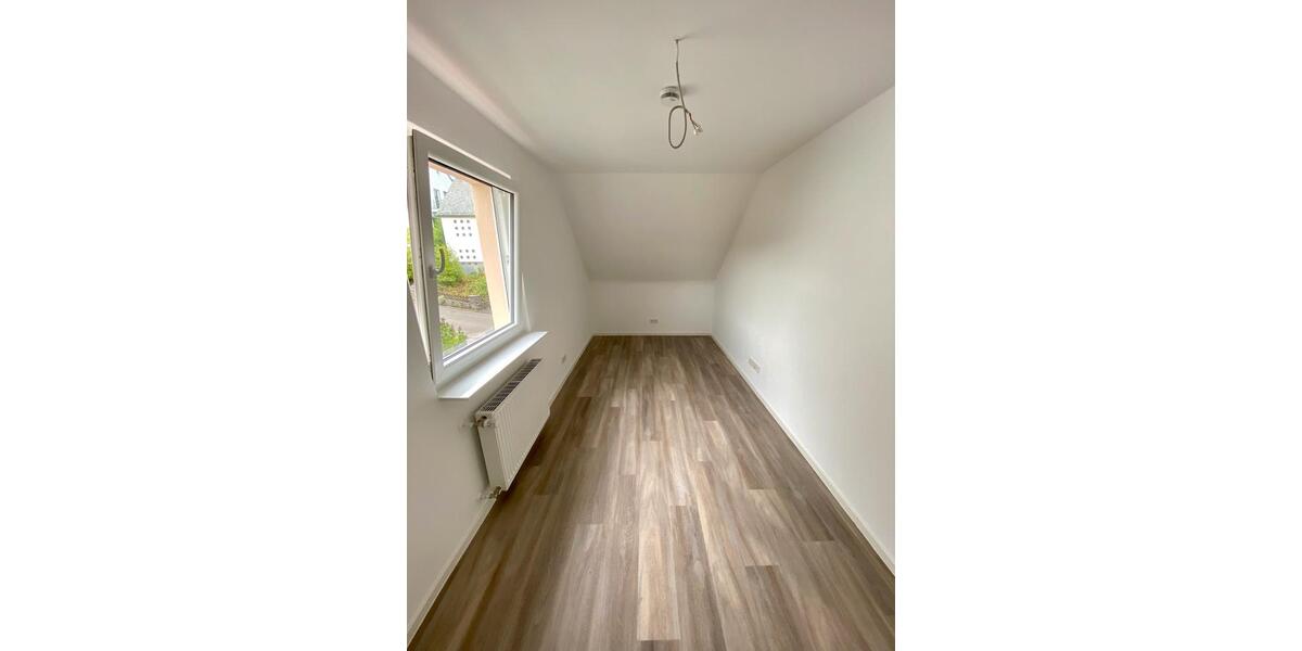Dachgeschoßwohnung Mertesdorf - 3 Zimmer, 77 m&sup2;, 1.000&euro; | Angebot:26659476