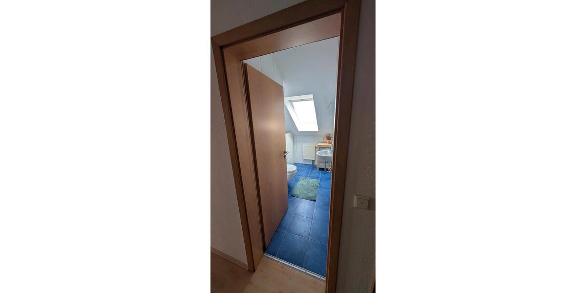 Dachgeschoßwohnung Bubenreuth - 2.5 Zimmer, 120 m&sup2;, 1.500&euro; | Angebot:26266167