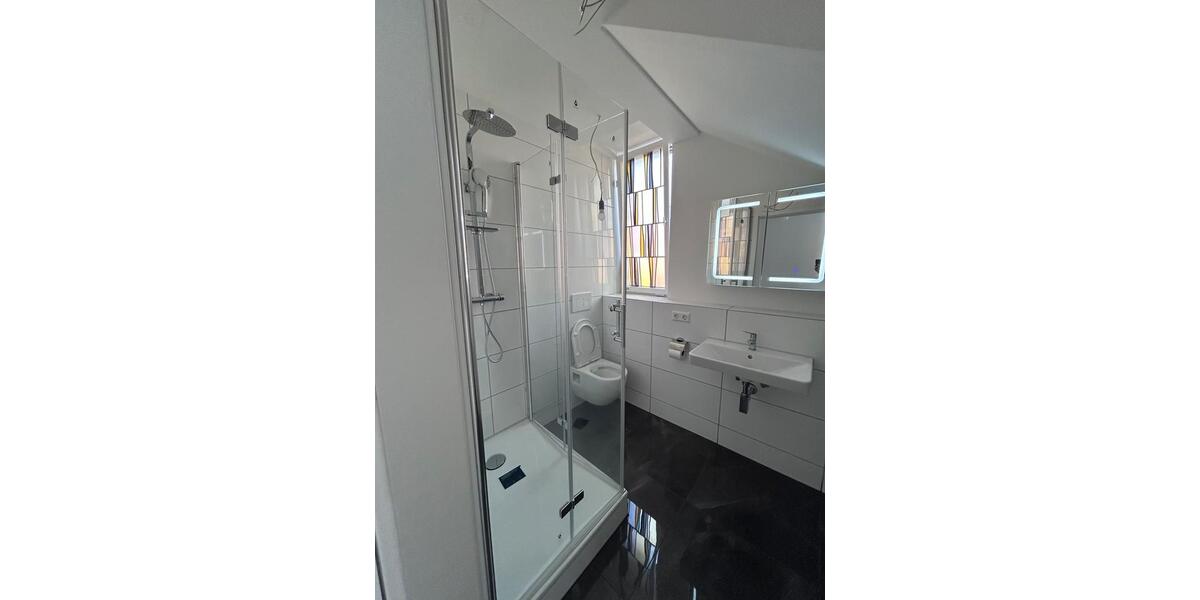 Erdgeschoßwohnung Brackenheim - 4 Zimmer, 100 m&sup2;, 1.350&euro; | Angebot:25418138