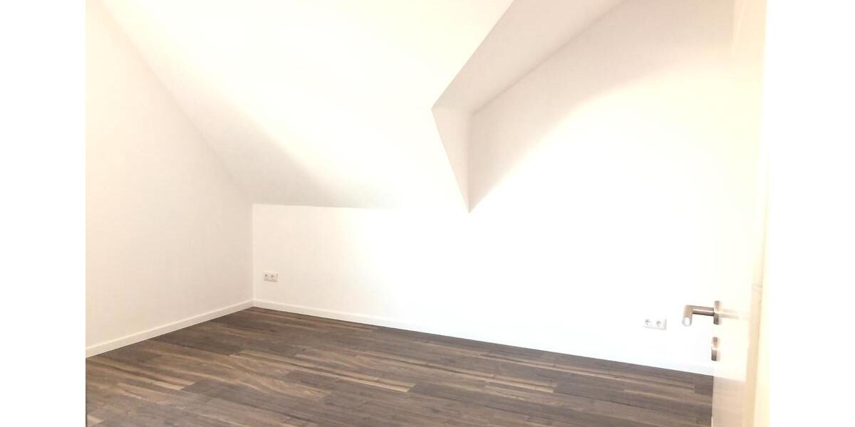 Dachgeschoßwohnung Crailsheim - 4 Zimmer, 115 m&sup2;, 1.090&euro; | Angebot:26618471