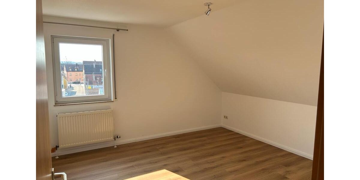 Dachgeschoßwohnung Gunzenhausen - 2 Zimmer, 64 m&sup2;, 725&euro; | Angebot:25992298