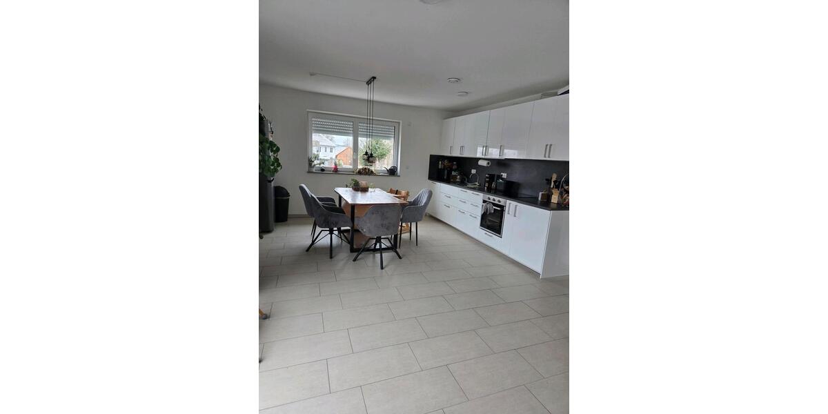 Etagenwohnung Gerzen - 4 Zimmer, 95 m&sup2;, 1.200&euro; | Angebot:25051979