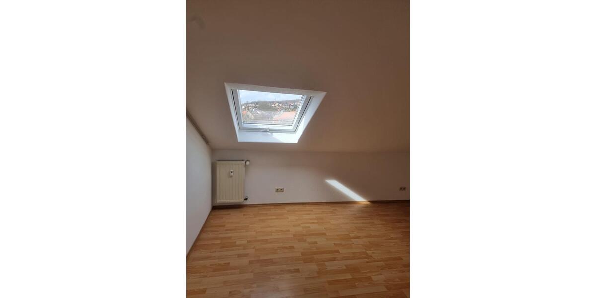 Dachgeschoßwohnung Ebelsbach - 1.5 Zimmer, 33 m&sup2;, 339&euro; | Angebot:25808040