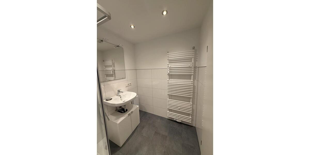 Dachgeschoßwohnung Saarbrücken West - 3 Zimmer, 80 m&sup2;, 1.050&euro; | Angebot:25171350