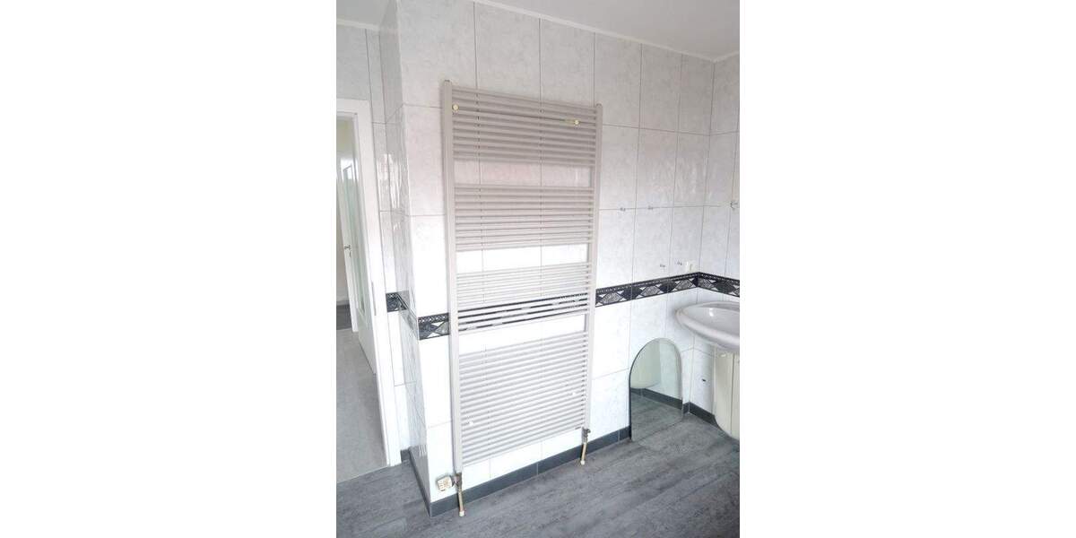 Top gepflegte und helle Etagenwohnung mit Einbauküche, Balkon und Gartennutzung nahe der Innenstadt 3 zimmer