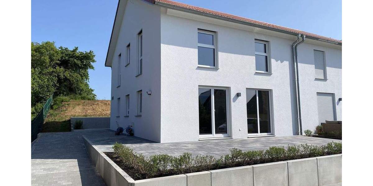 Doppelhaushälfte Ellingen - 4 Zimmer, 127 m&sup2;, 1.650&euro; | Angebot:24648112