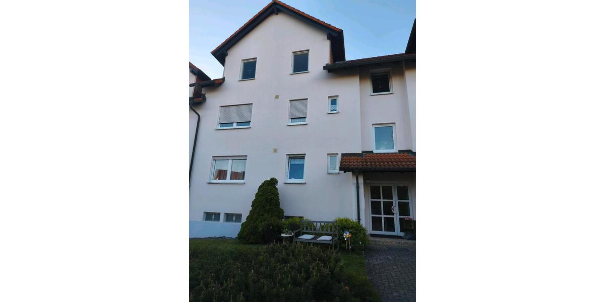 Etagenwohnung Weitramsdorf - 3 Zimmer, 85 m&sup2;, 1.100&euro; | Angebot:26413805