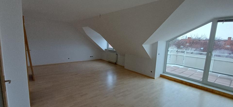 Dachgeschoßwohnung Riesa - 2 Zimmer, 67 m&sup2;, 573&euro; | Angebot:25414675