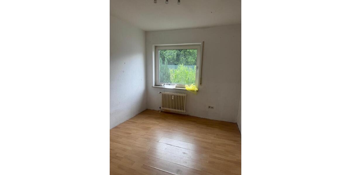 Erdgeschoßwohnung Lage - 3 Zimmer, 82 m&sup2;, 396&euro; | Angebot:25171457