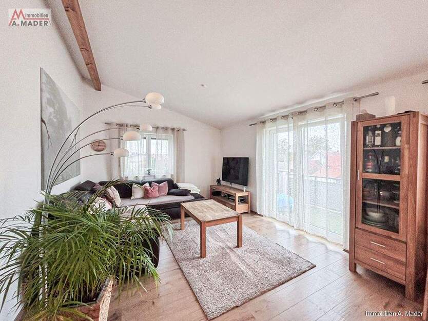 Hochwertige Dachgeschoß-Wohnung mit Lift im Herzen von Meitingen 3 zimmer