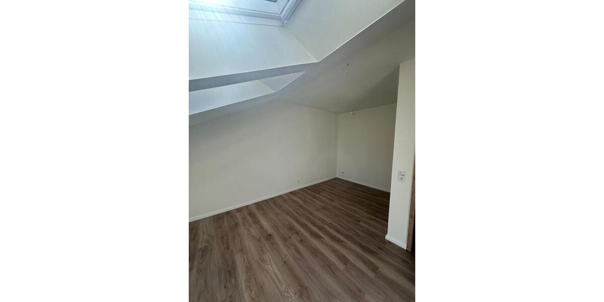 Lichtdurchflutete 3-Zimmer Wohnung in alter Villa in ruhiger Lage - Mehrfamilienhaus, Wohnhaus Loxstedt Fleeste | Angebot:27190206