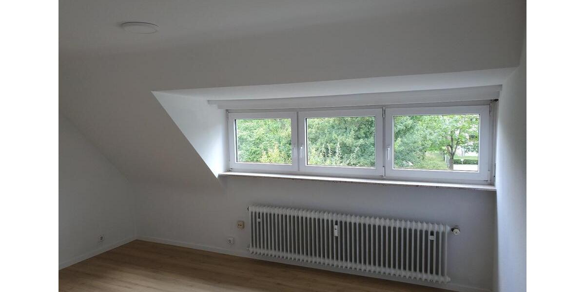 1 Zi.in 3er WG sehr schöner, heller, neu renov. 4 Zi. Wohn. zentr 7 zimmer