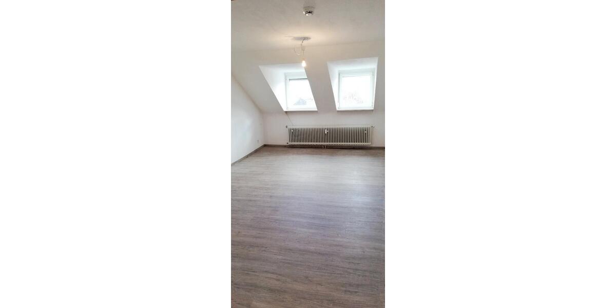 Dachgeschoßwohnung Saarbrücken - 3 Zimmer, 70 m&sup2;, 560&euro; | Angebot:25148200