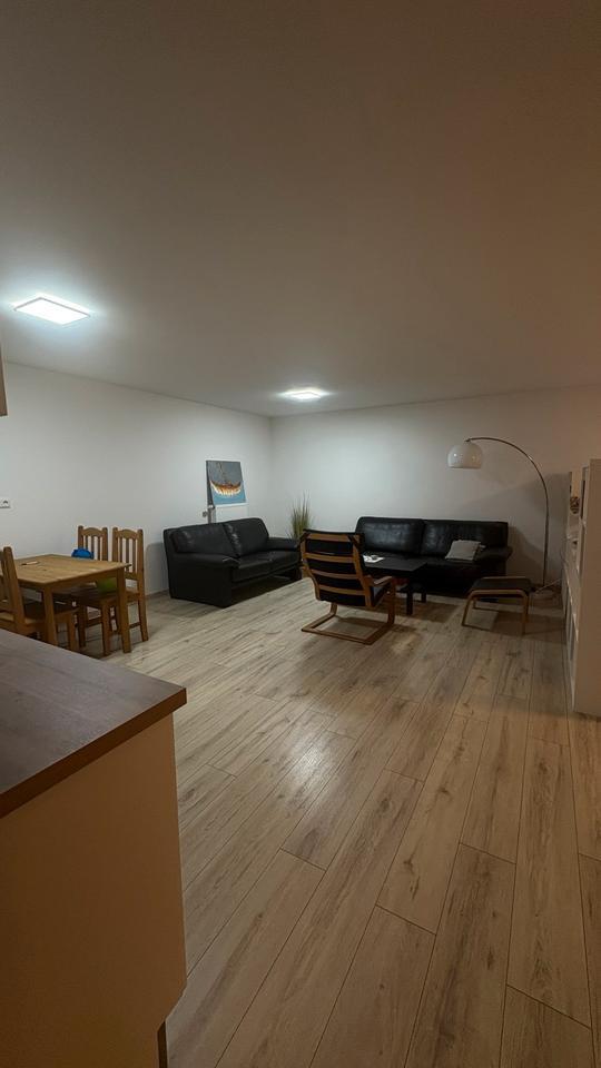 Vollmöblierte Einraum-KellerWohnung