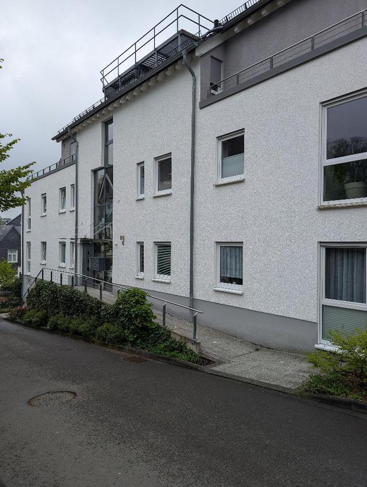 Sehr großzügige, gehobene 3 - Zimmer Wohnung mit barrierefreiem Zugang im Zentrum von Gummersbach