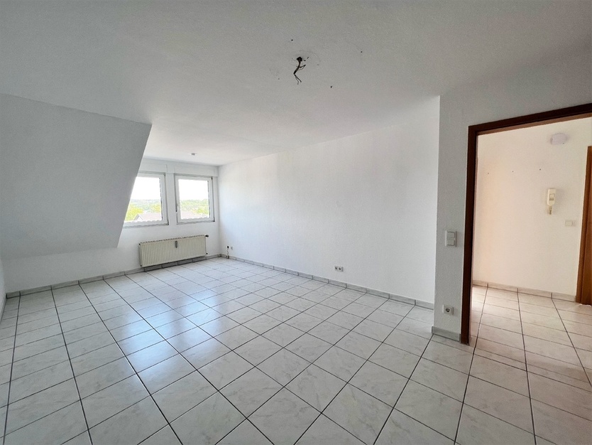 Helle Dachgeschoßwohnung * Balkon *Stellplatz
