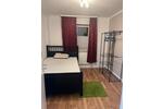 Voll möbliertes Zimmer in einer Dreizimmerwohnung verfügbar zimmer