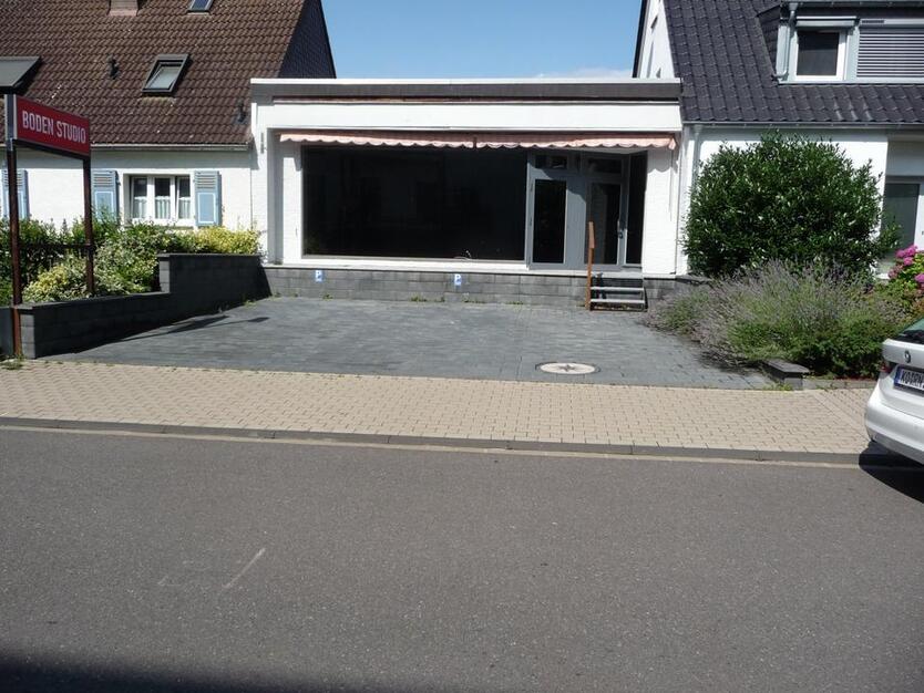 Geschäftslokal 137 qm + 50qm Kellerraum mit Toilette