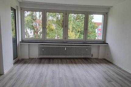 Frisch renovierte 2-Zimmer-Wohnung mit schönem Balkon zu vermieten zimmer