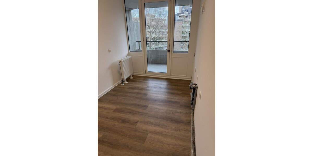 Etagenwohnung Köln Westhoven - 3 Zimmer, 96 m&sup2;, 1.400&euro; | Angebot:25154092
