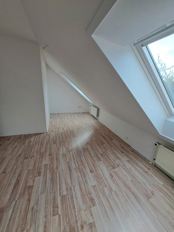 Wunderschöne 3-Raum-Maisonette-Wohnung mit ausgebauten Spitzboden ab sofort zu vermieten zimmer